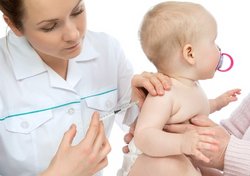Baby wird geimpft. (© Dmitry Lobanov - Fotolia.com)