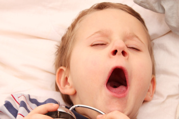 Salzhaltiges Nasenspray kann nächtliche Atemstörung lindern