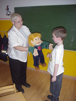 Die Puppe ist ein Abschiedsgeschenk der Elterninitiative herzkranker Kinder, Köln e.V. (www.herz-kinder.de)